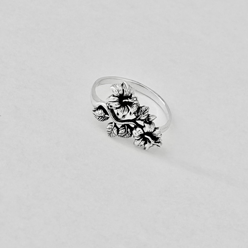 Sterling Silver Lily Ring with Leaves, Flower Lilies, Floral Jewelry Rings